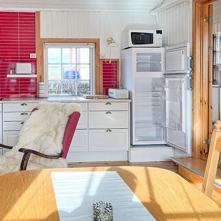2 Bedroom Beautiful In Indre Neroy 펜션 Ottersoy
