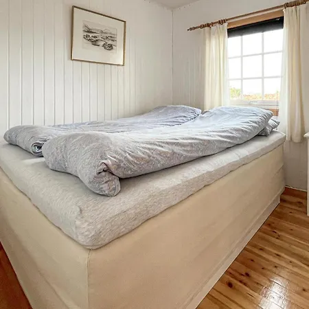 2 Bedroom Beautiful In Indre Neroy 펜션 Ottersoy